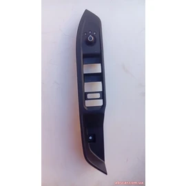 Накладка внутрішня на передні ліві двері Jeep Compass 22-26 7BM491X9AE