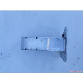 Ікло лонжерону праве Jeep Compass 22-26 68463414AA